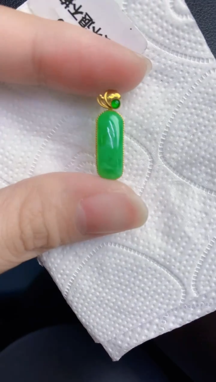 颈饰18K金镶嵌翡翠天然翡翠缅甸A货