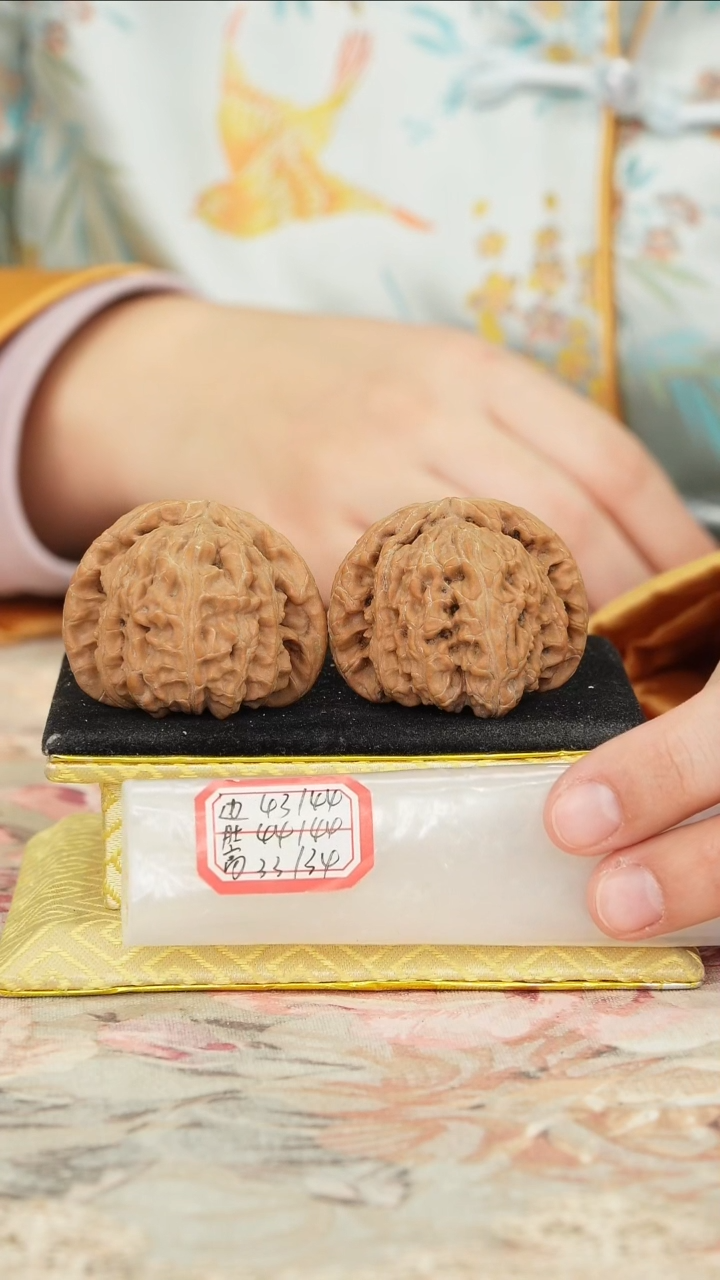 【闪购商品】文玩核桃把件白狮子