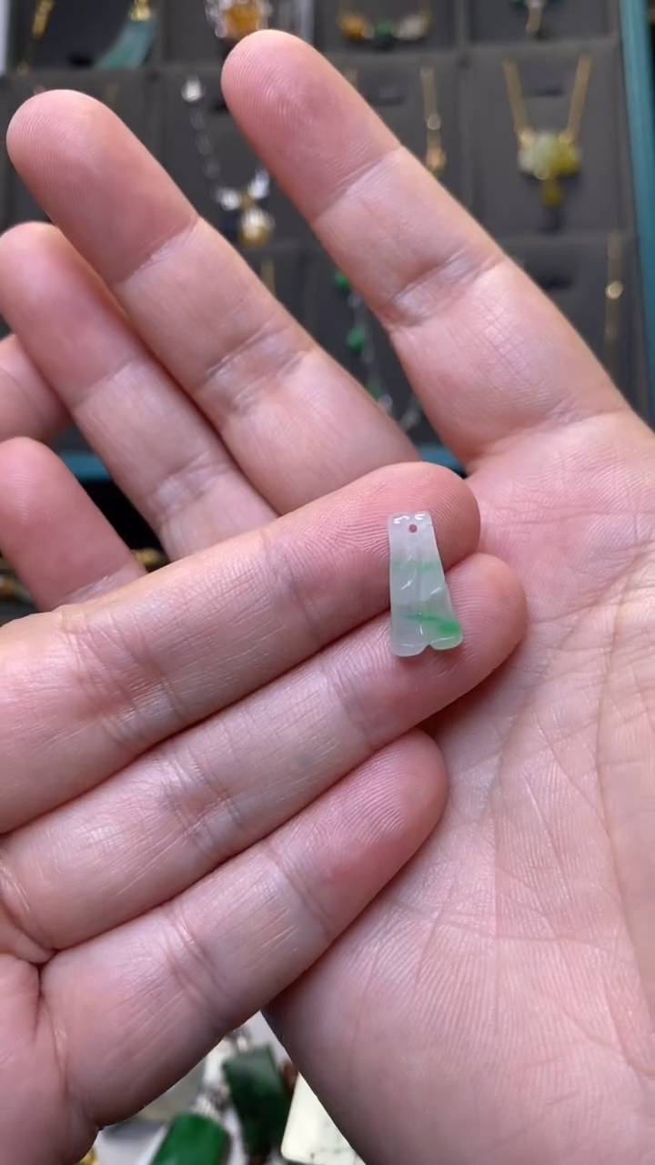 颈饰未镶嵌翡翠净货36384