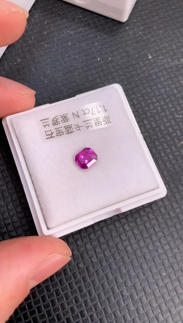 【闪购商品】蓝宝石裸石未镶嵌天然无烧紫色蓝宝石