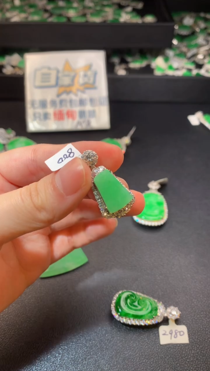 【闪购商品】翡翠颈饰银S925镶嵌翡翠