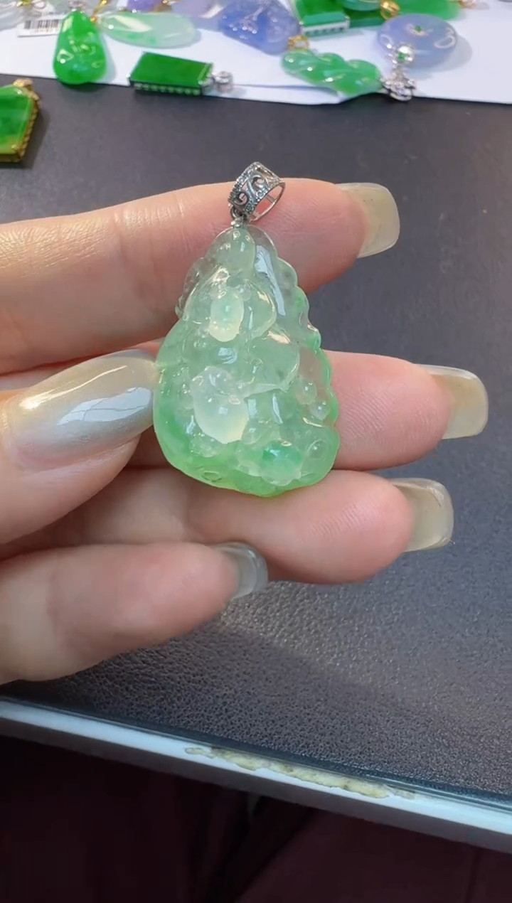 【闪购商品】翡翠18K金镶嵌颈饰缅甸翡翠A货挂件