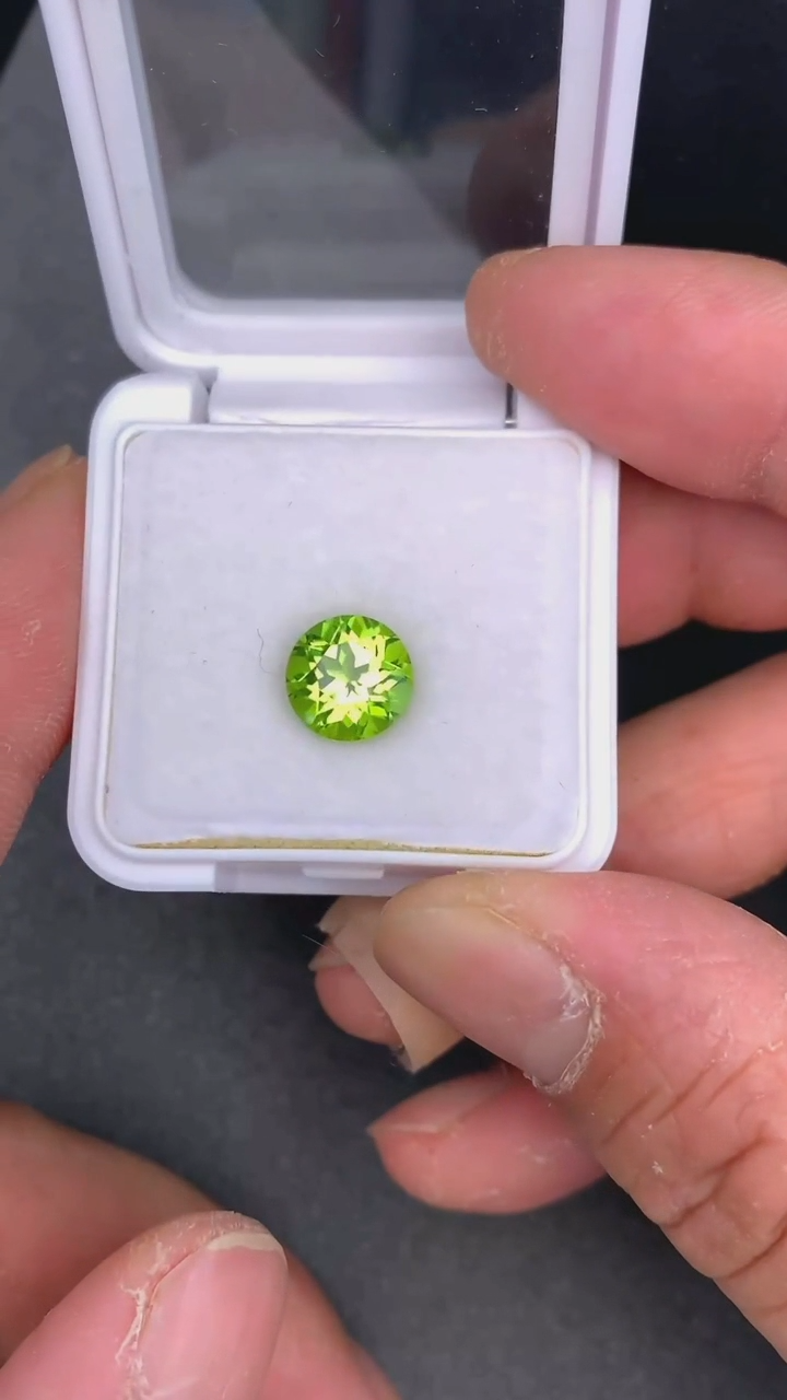 【闪购商品】橄榄石裸石未镶嵌3.7克拉