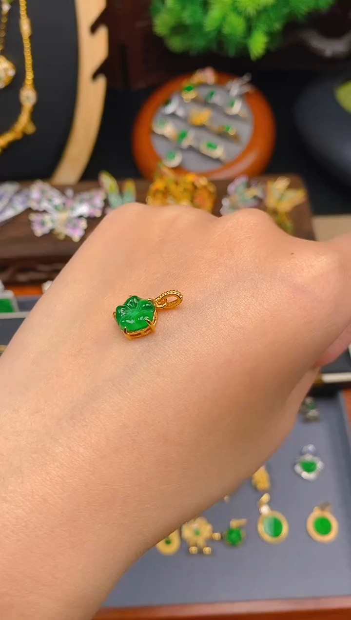 【闪购商品】翡翠吊坠(不含链)银S925镶嵌花花吊坠