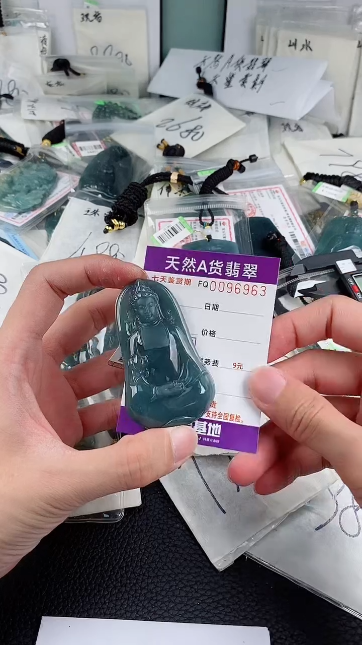 翡翠未镶嵌颈饰                   