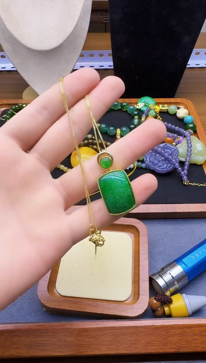 翡翠14K金镶嵌吊坠(赠链)D18         