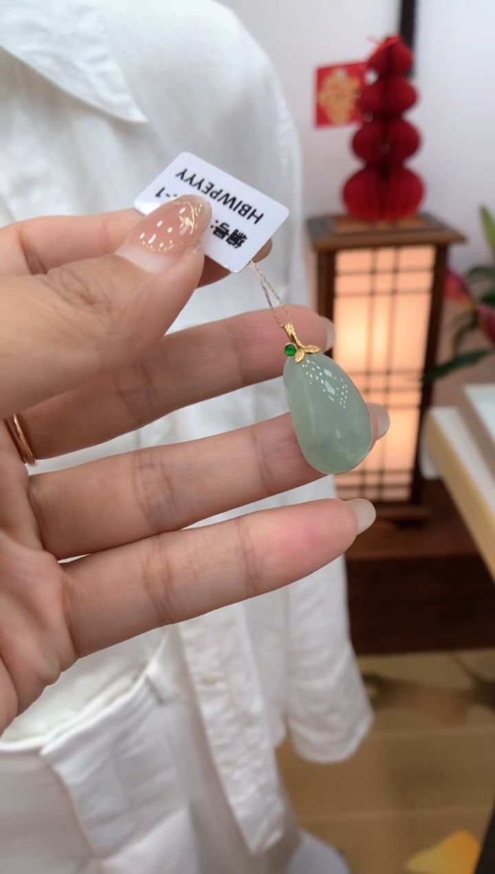 【闪购商品】翡翠颈饰18K金镶嵌福瓜吊坠