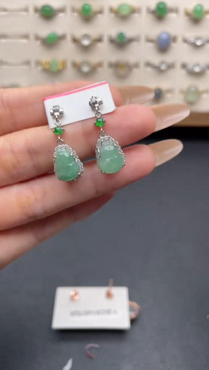 未镶嵌戒指翡翠一物一证一礼盒