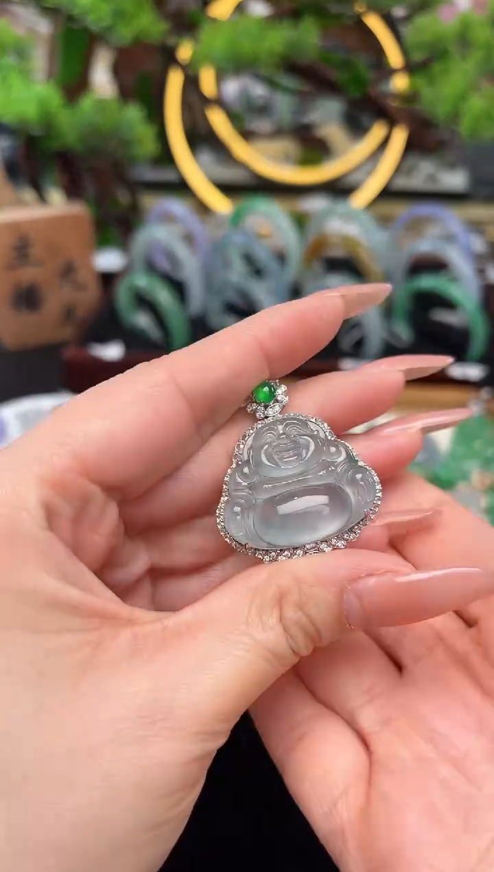 颈饰18K金镶嵌翡翠?**?吊坠