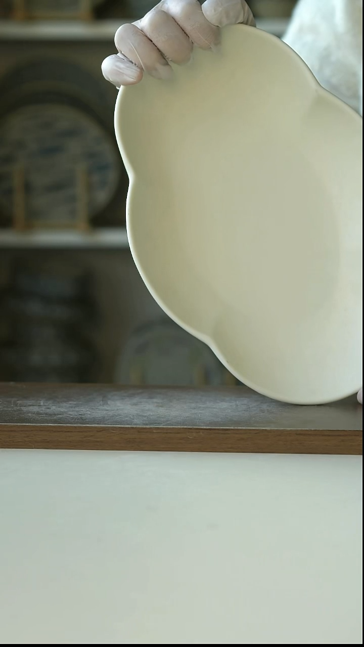 陶瓷柔光白云朵盘26cm@4-2@微瑕