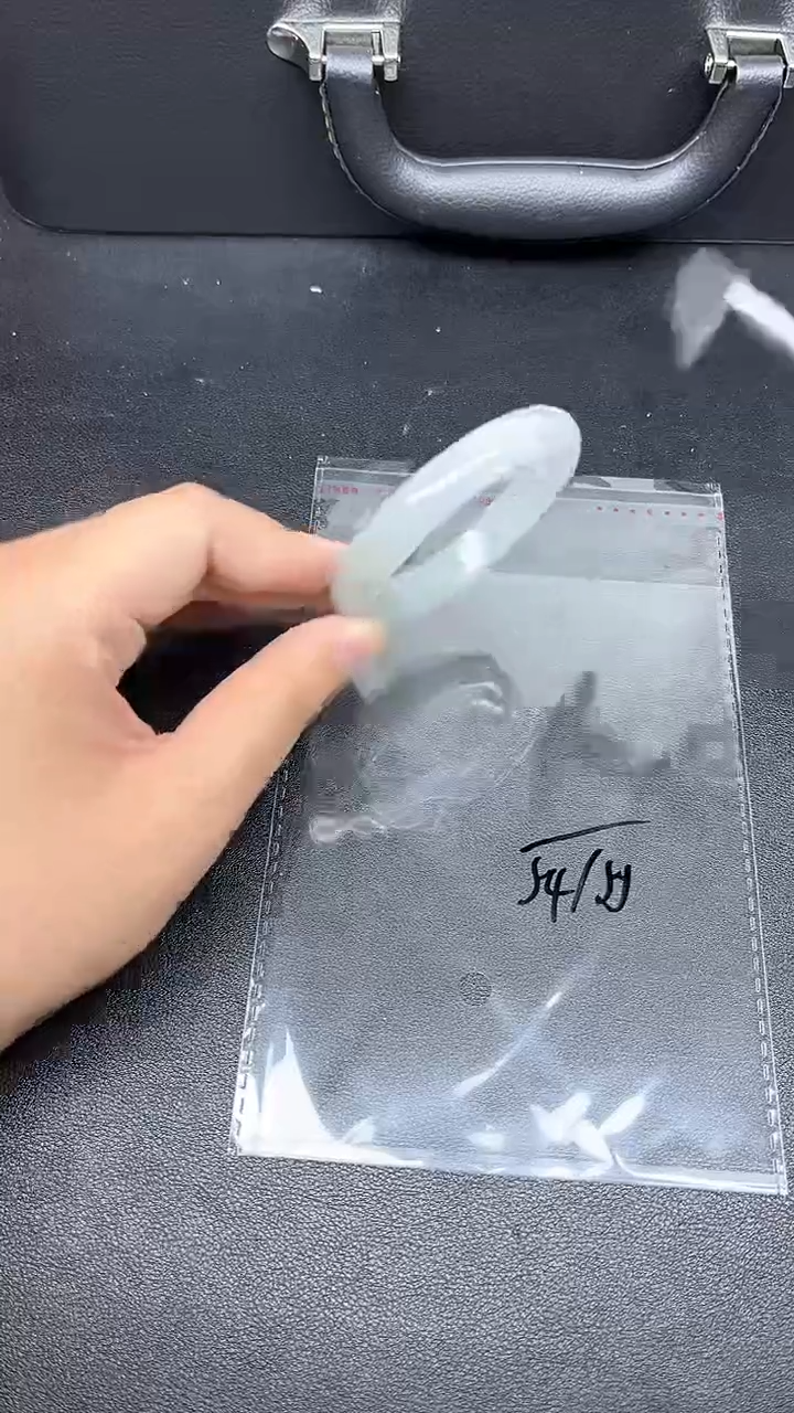 无非金属时尚冰透镯（一物一图）50