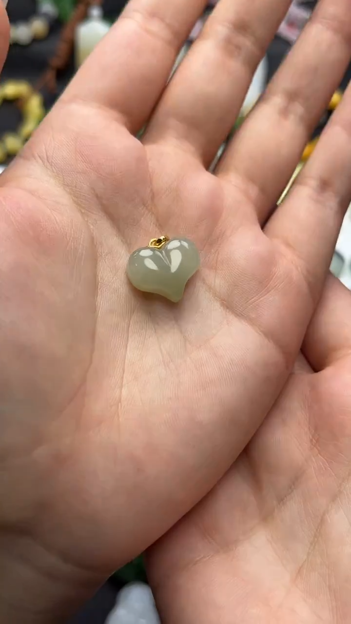 颈饰银S925镶嵌和田玉爱心