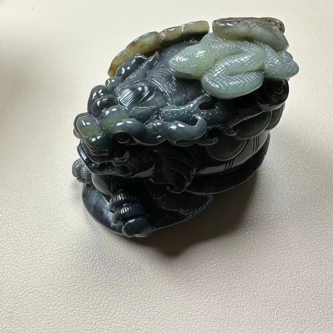 和田玉青花玄武手把件摆件俏色巧雕