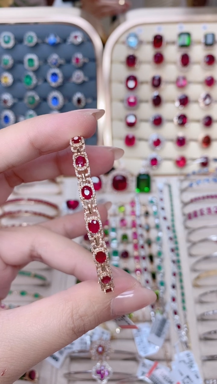 18K金镶嵌红宝石手镯红宝石a****6.