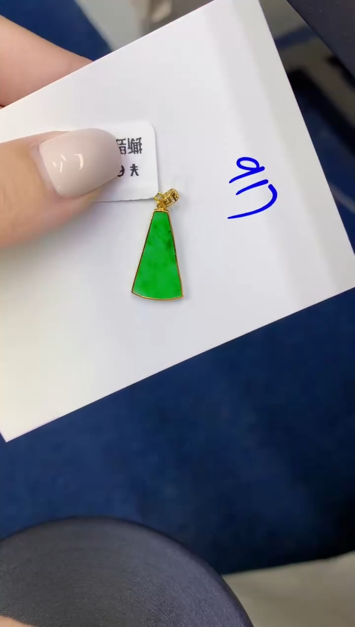 颈饰18K金镶嵌翡翠缅甸天然翡翠A货