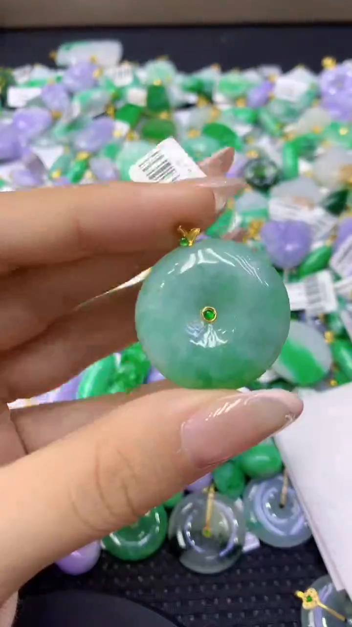 颈饰18K金镶嵌翡翠天然缅甸翡翠A货