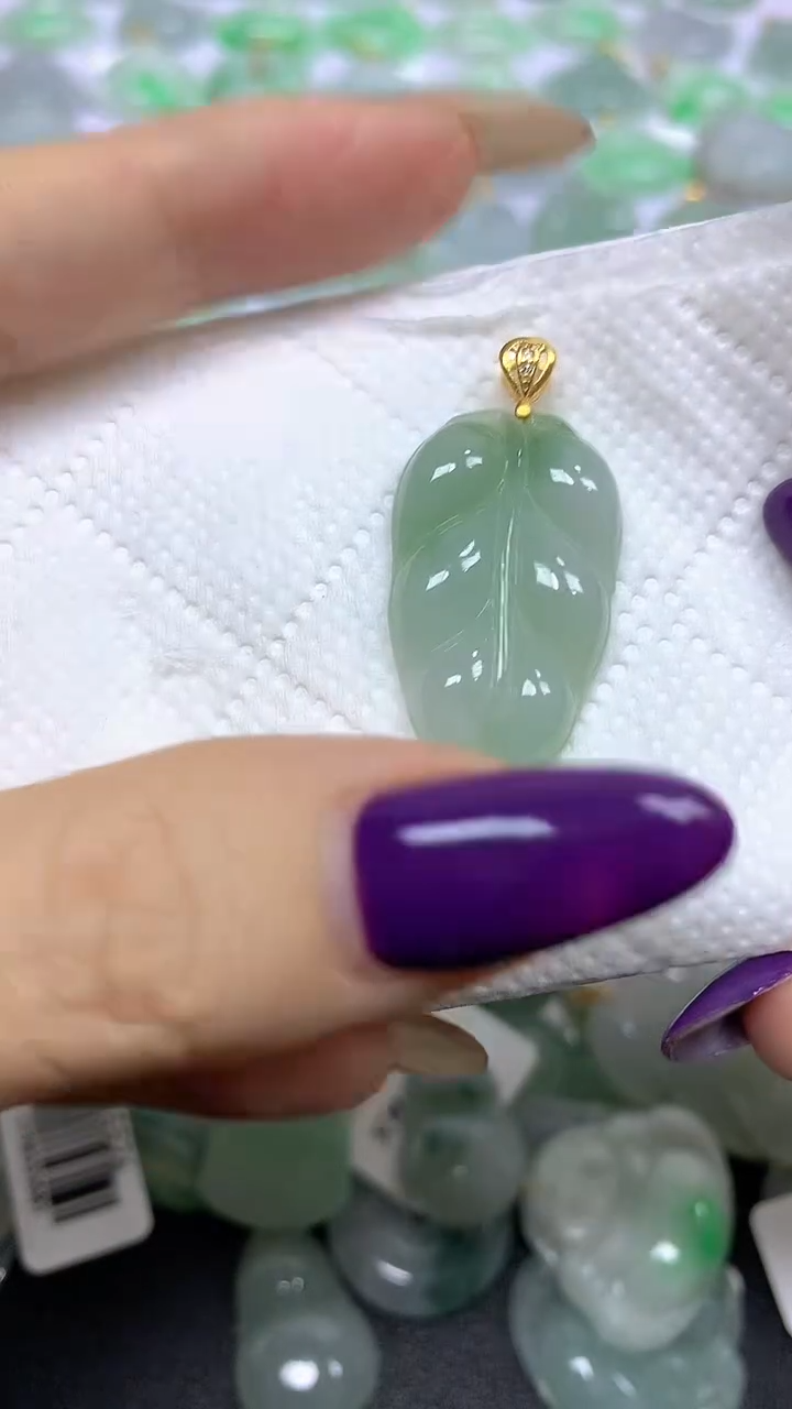 颈饰未镶嵌翡翠 