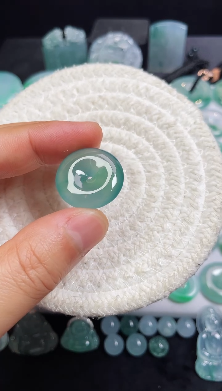 【闪购商品】翡翠颈饰未镶嵌平安扣