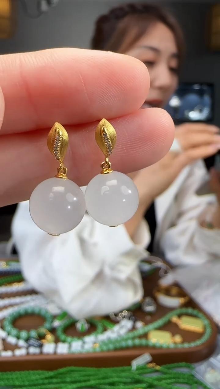 和田玉18K金镶嵌耳饰1