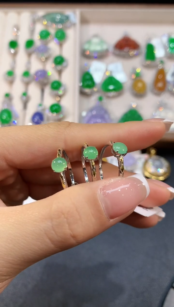 翡翠18K金镶嵌戒指L1161多样性发其一