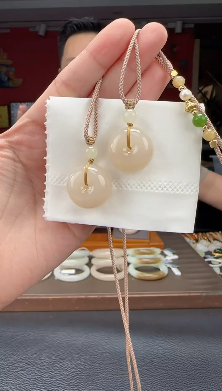 和田玉未镶嵌颈饰藕粉平安扣 多样性发货拍一发一