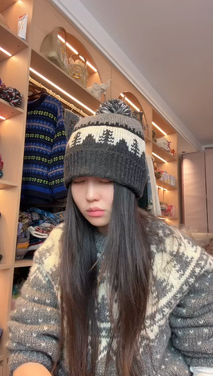 美丽如灰色翻边帽