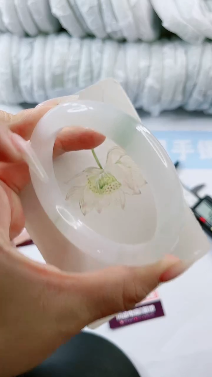 【闪购商品】石英质玉手镯未镶嵌多样性发货L454