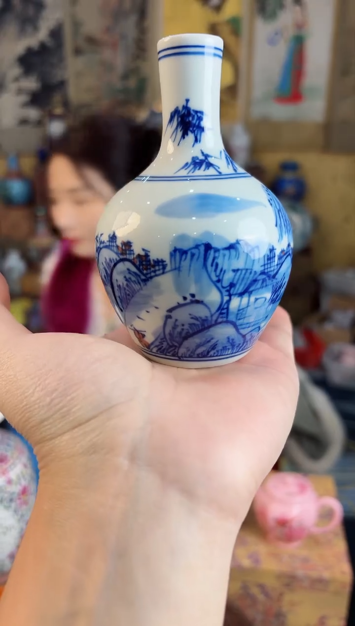 摆件陶景德镇青花山水手把瓶