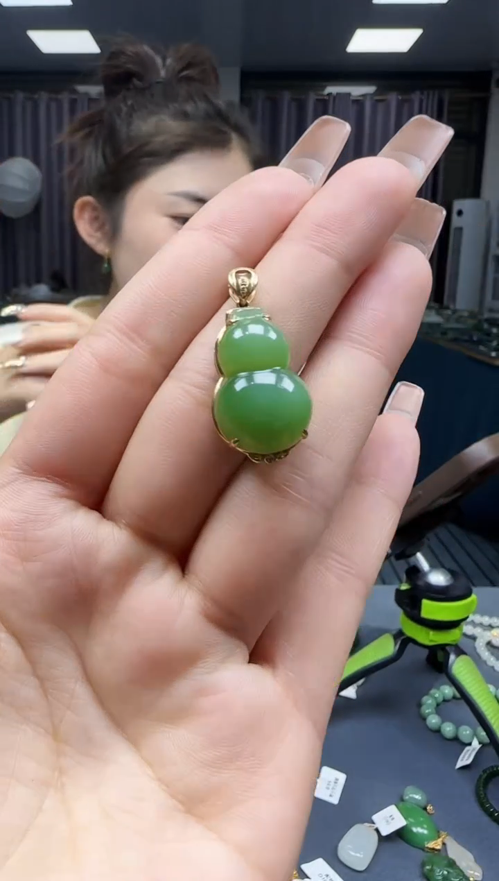 【闪购商品】和田玉挂件18K金镶嵌1