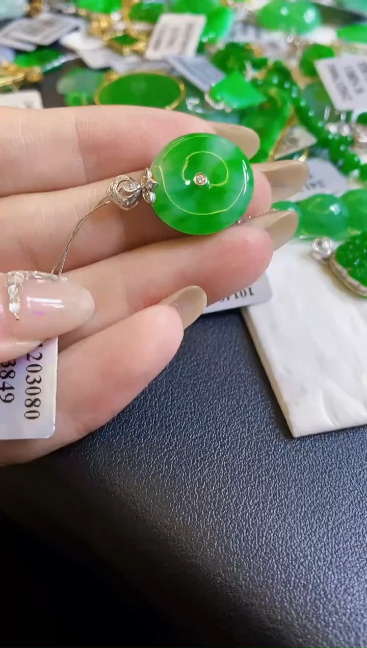 【闪购商品】定制翡翠18K金镶嵌扣