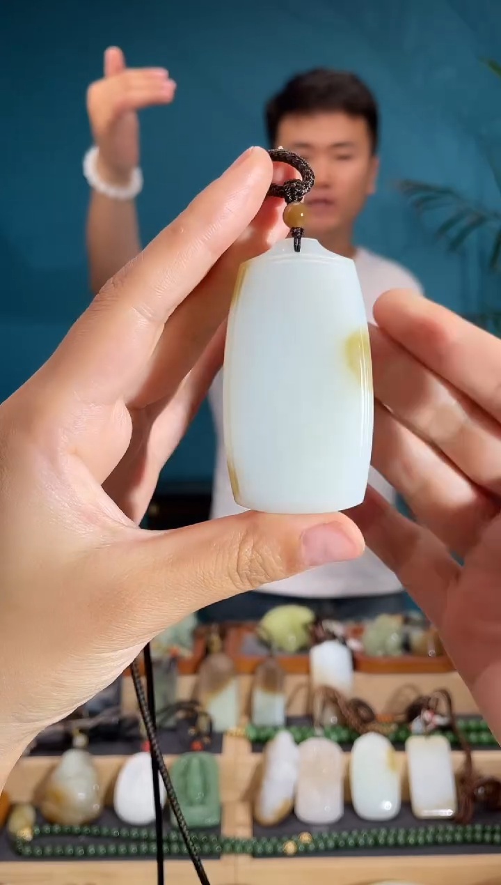 和田玉未镶嵌颈饰1