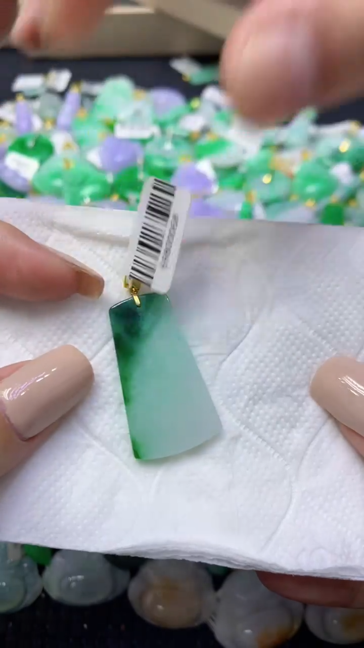 颈饰未镶嵌翡翠天然缅甸翡翠A货1