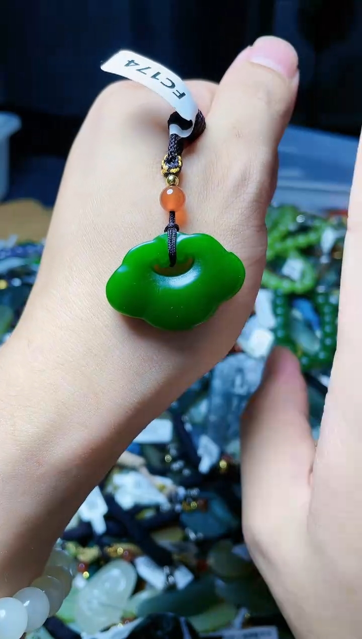 颈饰未镶嵌和田玉1