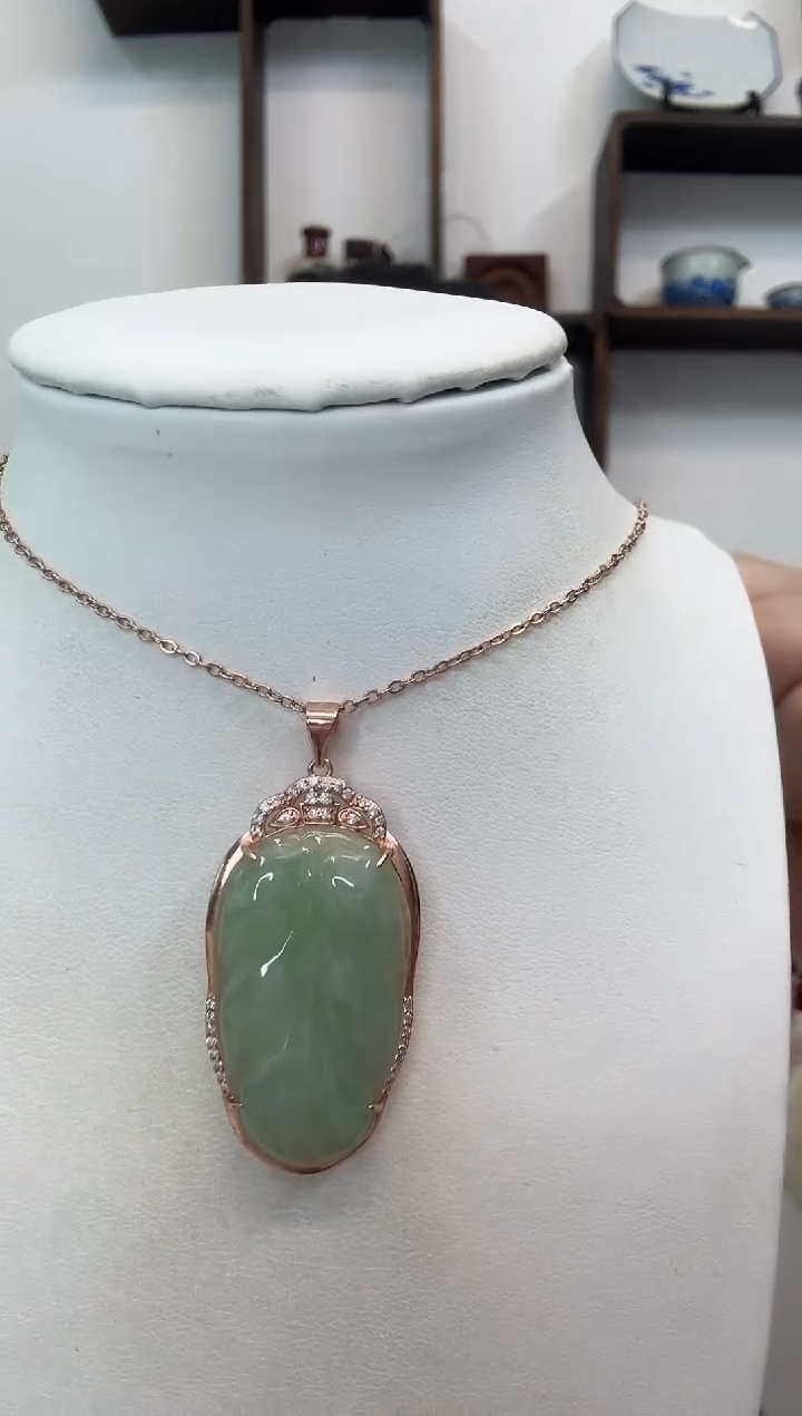 吊坠(赠链)银S925镶嵌翡翠小叶子玫瑰边