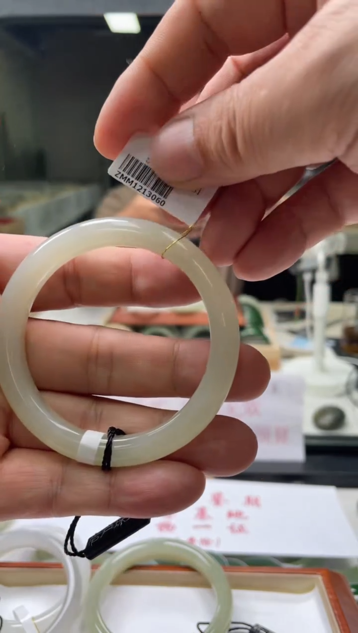 【闪购商品】和田玉手镯未镶嵌编码3060 圈口54-55