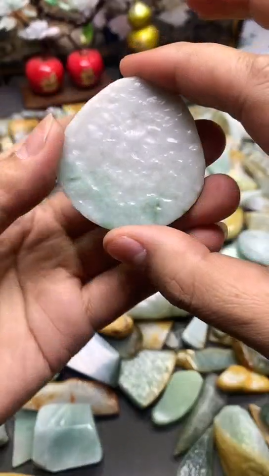 【闪购商品】翡翠耳饰未镶嵌天然翡翠A货