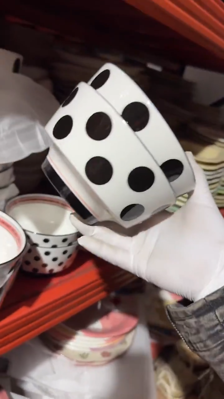 陶瓷2个波点碗微瑕 凑满20元包邮