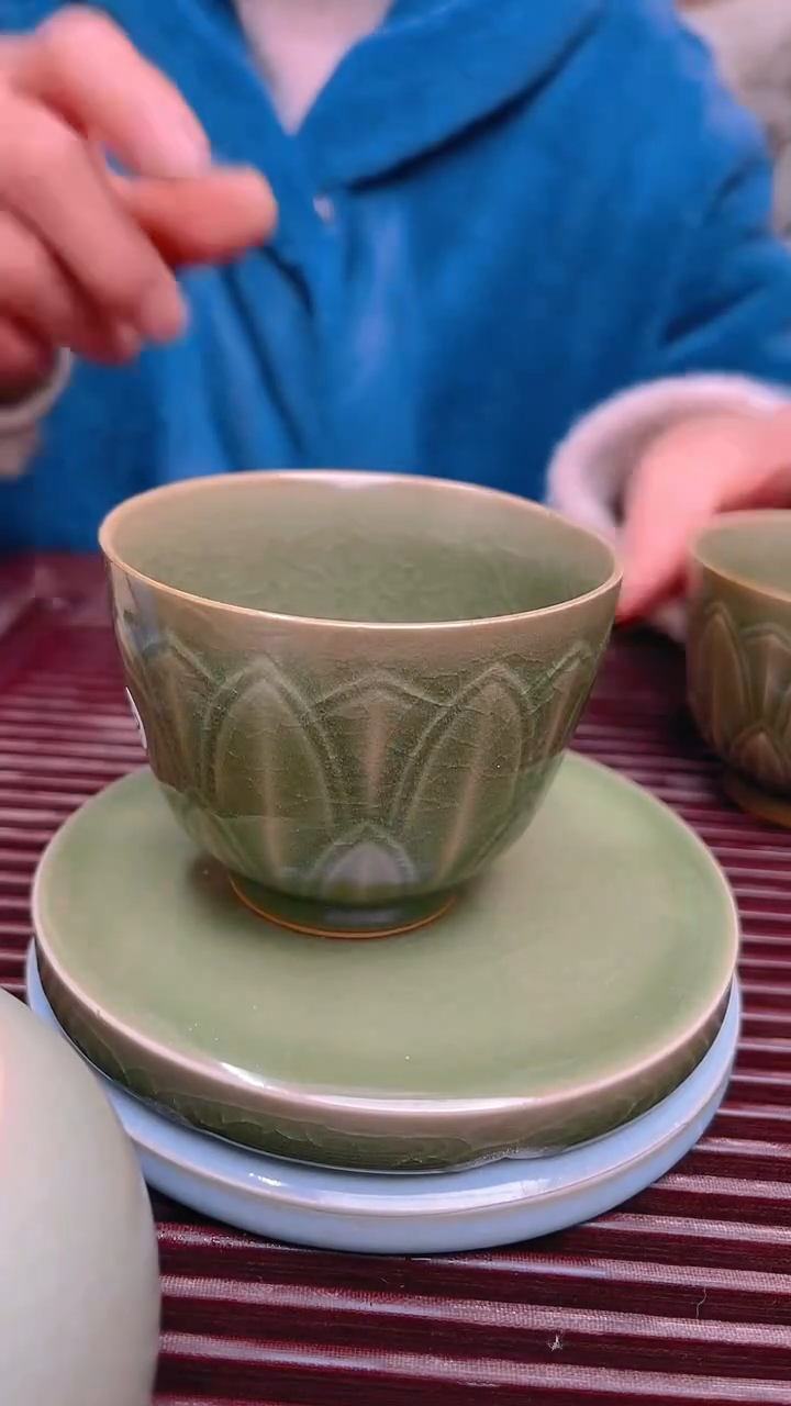 【闪购商品】瓷片原生态原矿12号葱绿雕刻杯