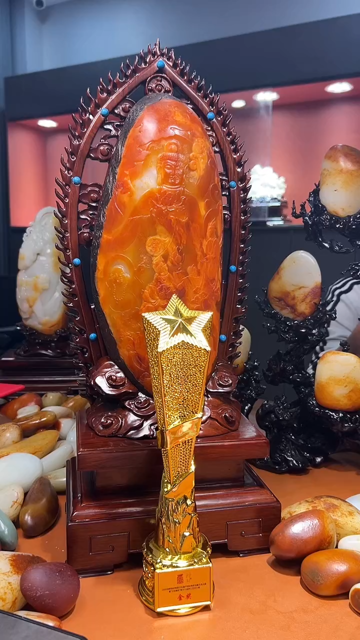 未镶嵌和田玉把件王**。和田玉