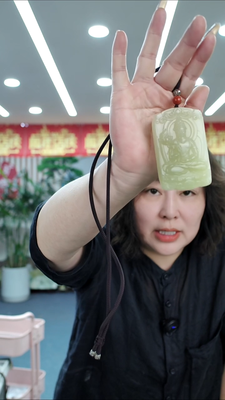 颈饰未镶嵌和田玉吊坠