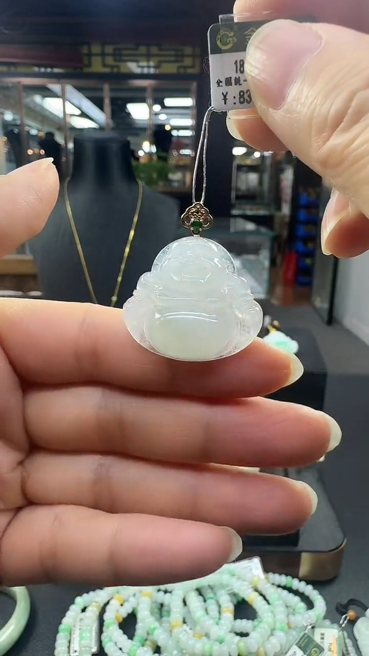 颈饰18K金镶嵌翡翠佛公挂件