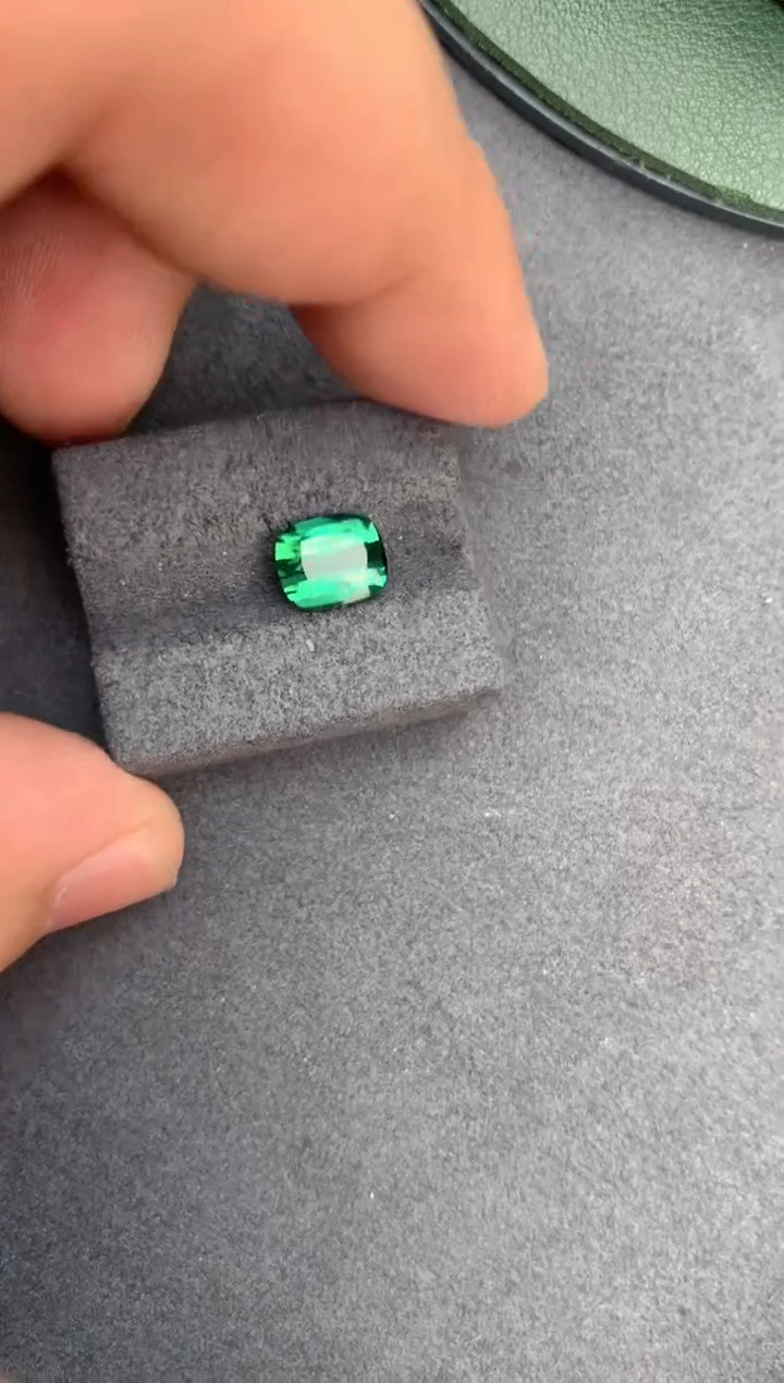 【闪购商品】碧玺裸石钛钢2.2ct绿碧玺