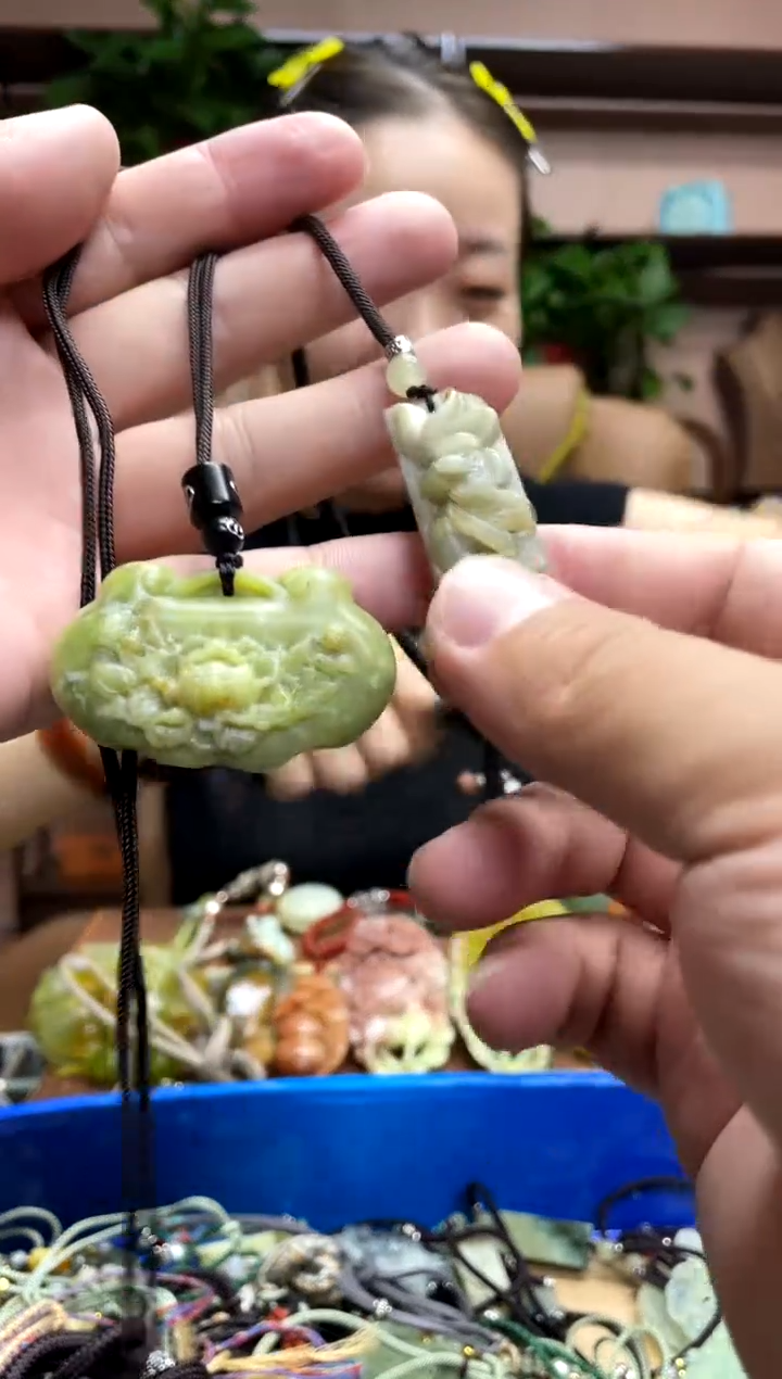 未镶嵌岫玉吊坠·