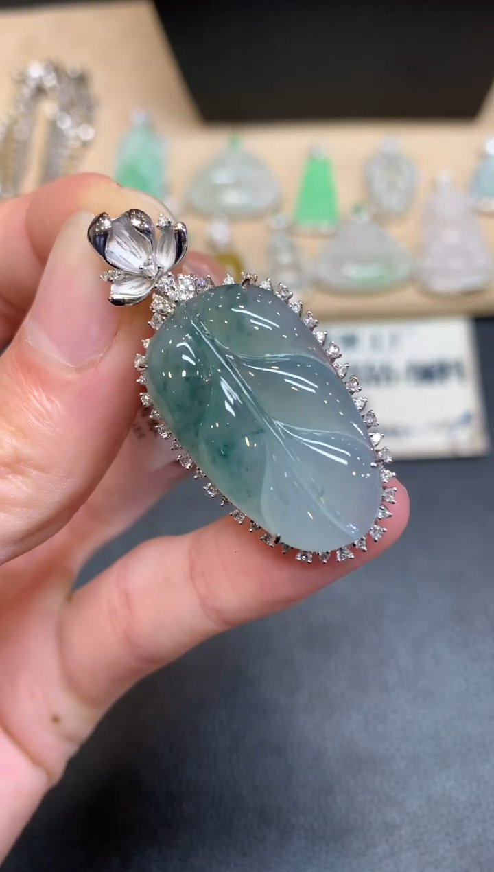 【闪购商品】翡翠颈饰18K金镶嵌叶子【无服务费】