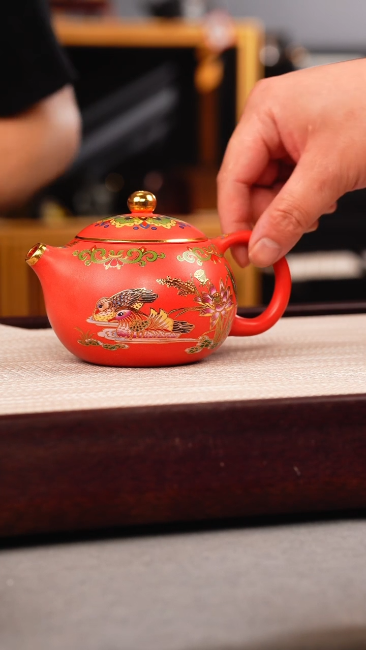 茶壶紫砂玫红朱泥 西施 鸳鸯珐琅彩