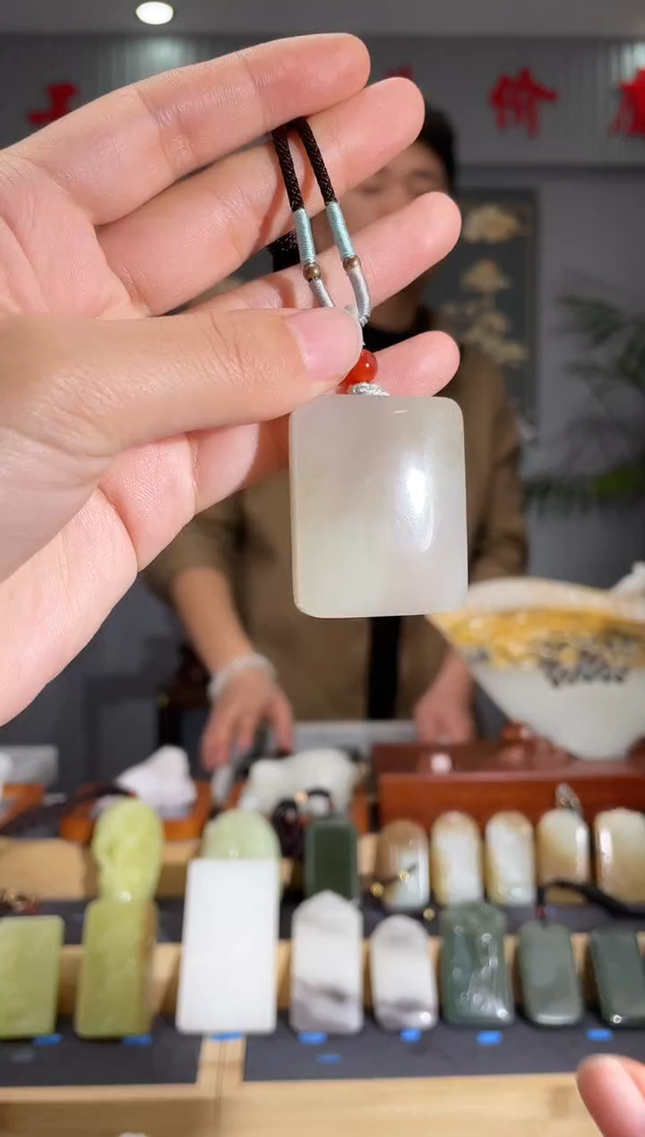 【闪购商品】和田玉（糖玉）颈饰未镶嵌拍一发一 多样性发货