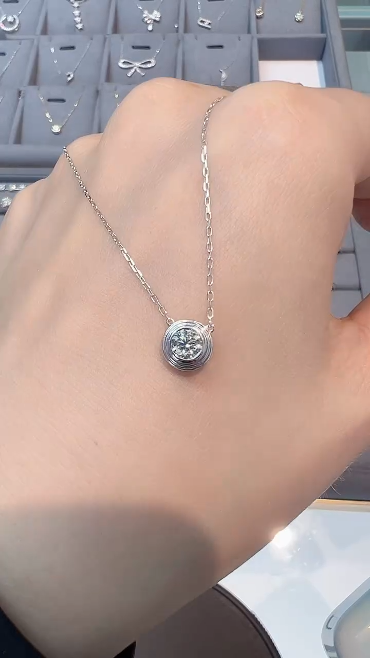 【闪购商品】钻石30分飞碟吊坠18K金镶嵌发一