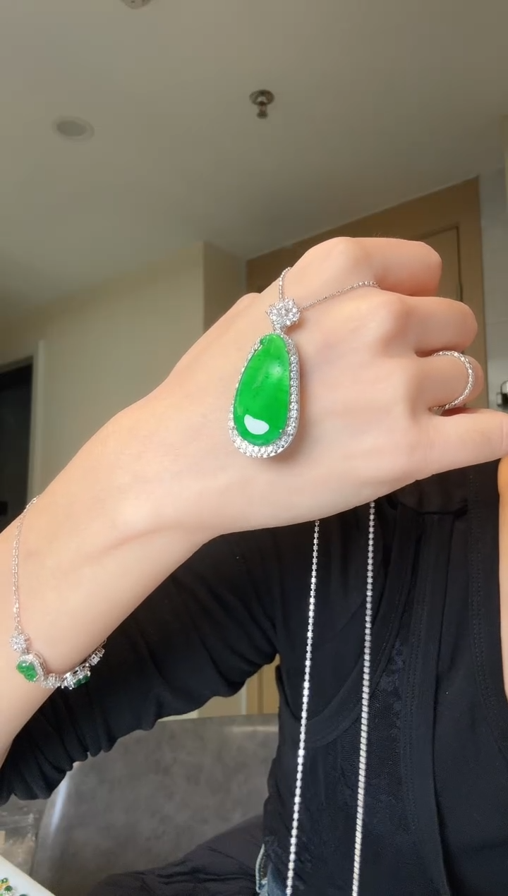 【闪购商品】翡翠吊坠(不含链)银S925镶嵌天然翡翠吊坠