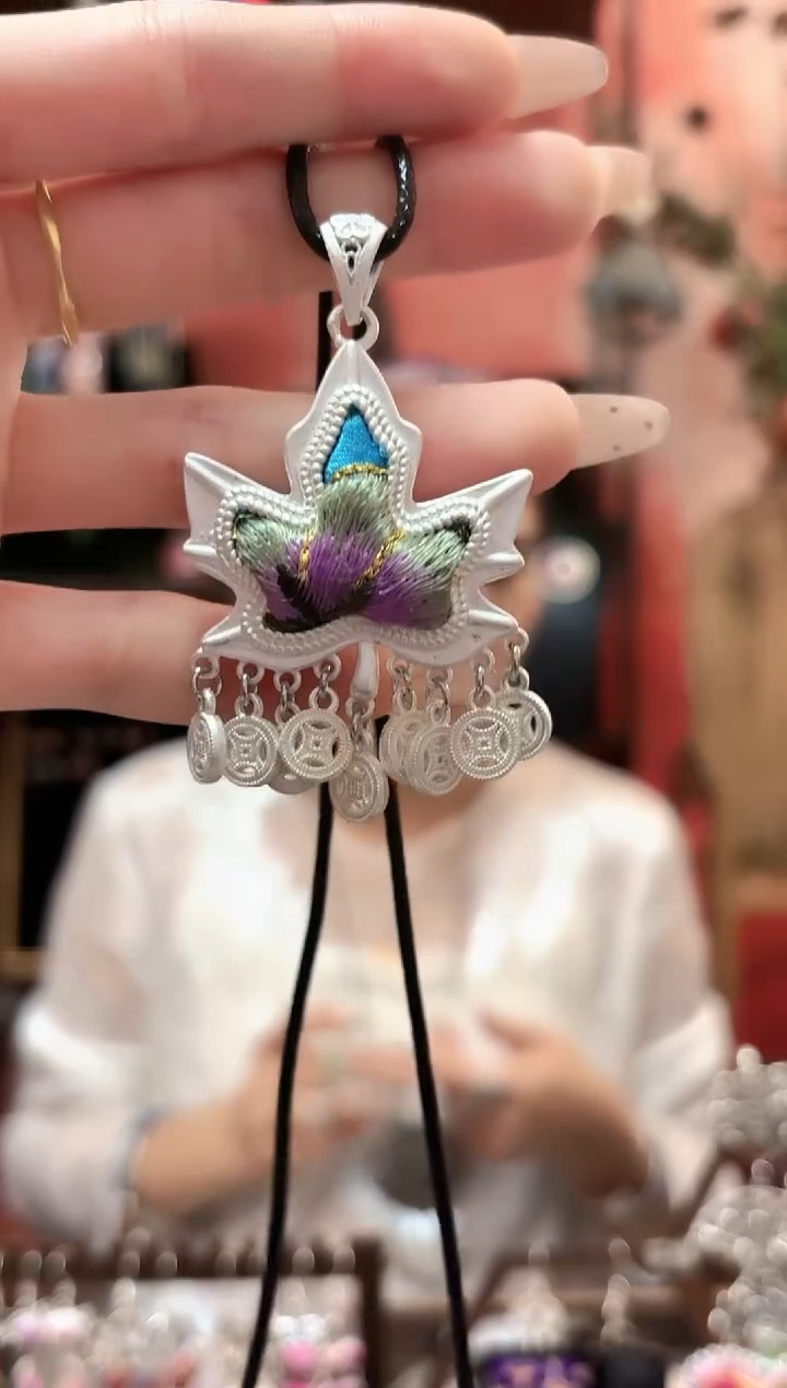 织绣云织谣民族风精美饰品   119