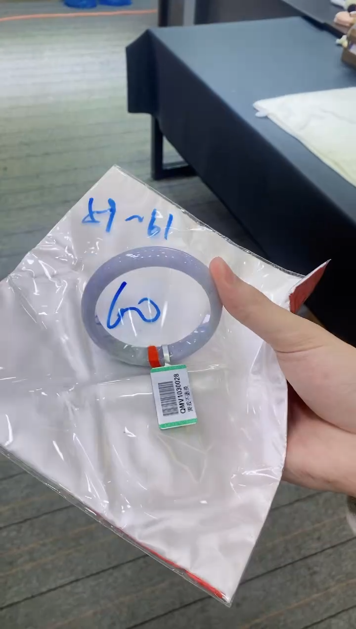 【闪购商品】翡翠手镯未镶嵌               